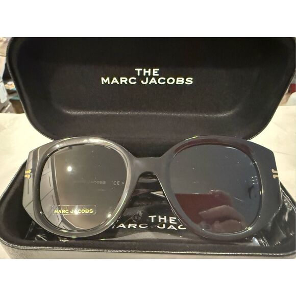 Marc Jacobs chic black sunglasses - Picture 1 of 6